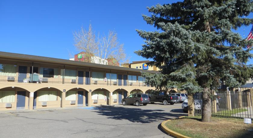 Super 8 Calgary Village Bagian luar foto